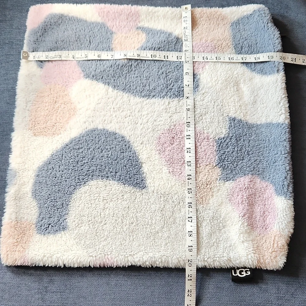 UGG Multicolor Plush Pillocover 20